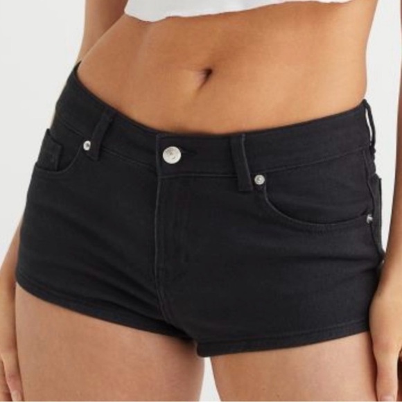 H&M DIVIDED Black Wash Denim 1.5" inseam Jean Shorts Low Waist 5-Pocket Women 12 - Picture 14 of 14